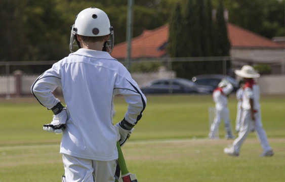 Kinder Cricket praktizieren Coaching Training Fähigkeiten Hilfe Widerrede Tee Combo 4 Meter